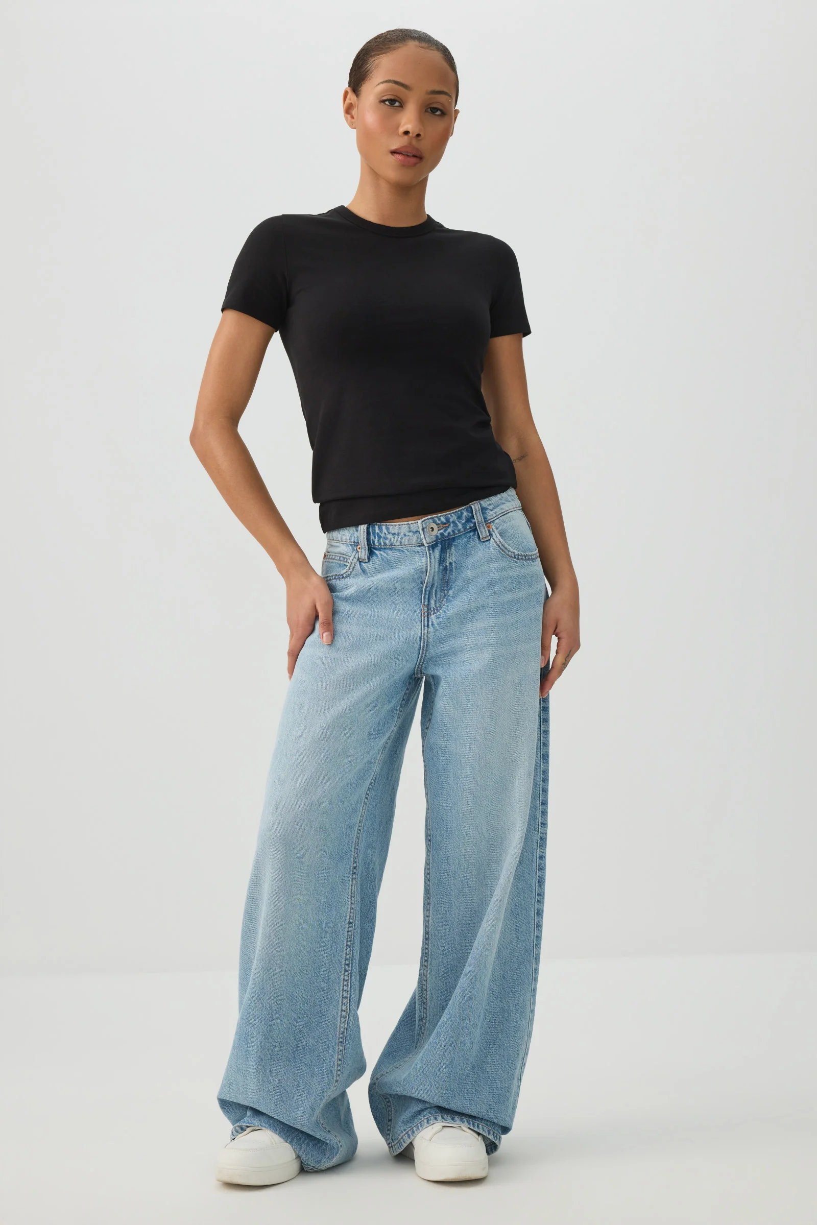 Basic Fitted Short Sleeve T-Shirt - Image 3