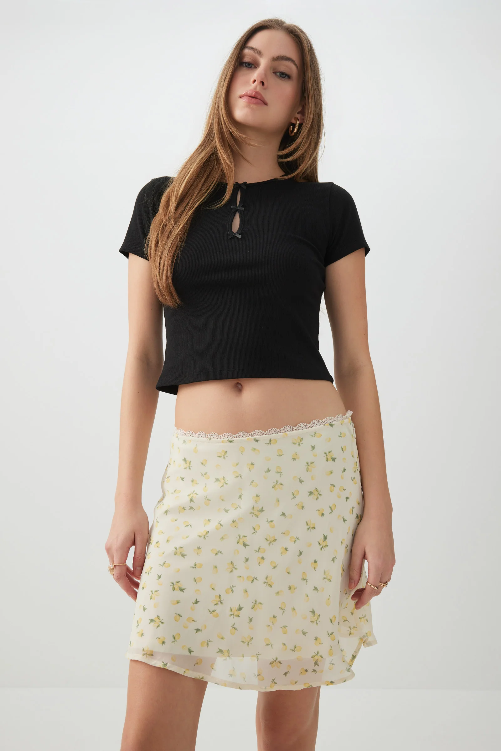 Cropped Ribbed Tee with Bows - Image 2