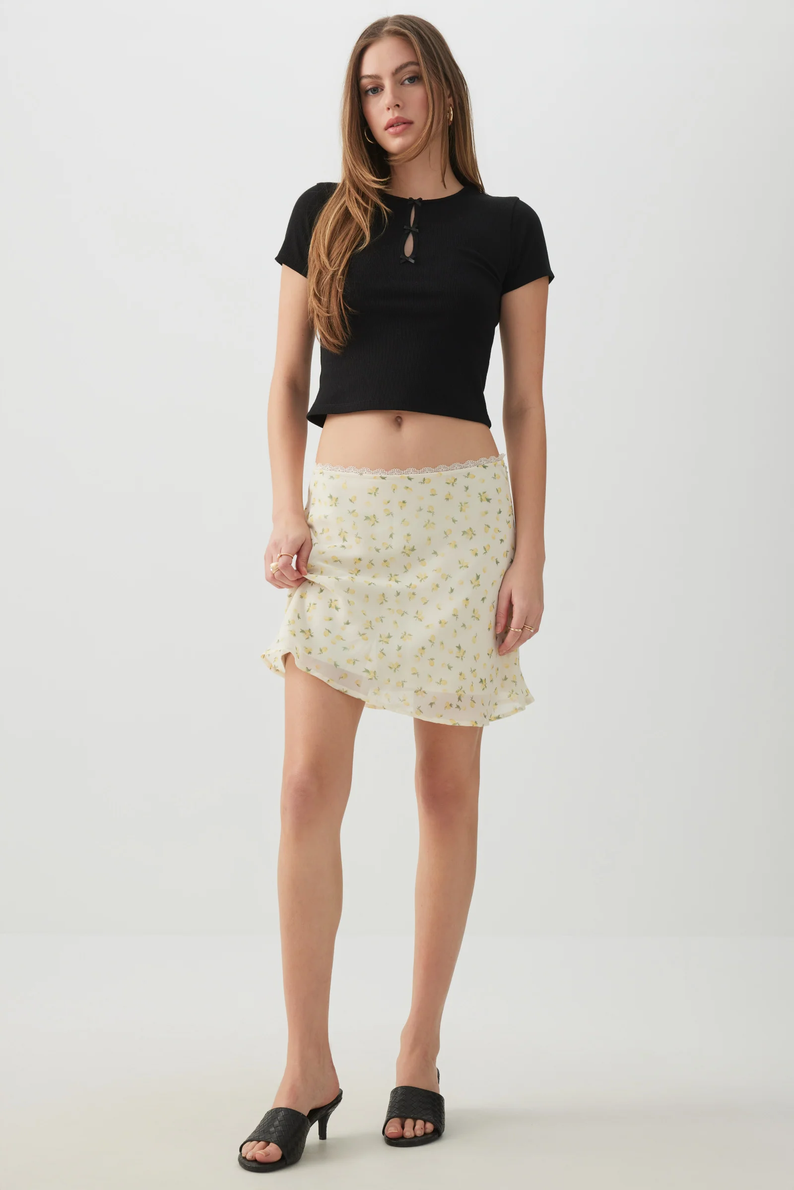 Cropped Ribbed Tee with Bows - Image 3