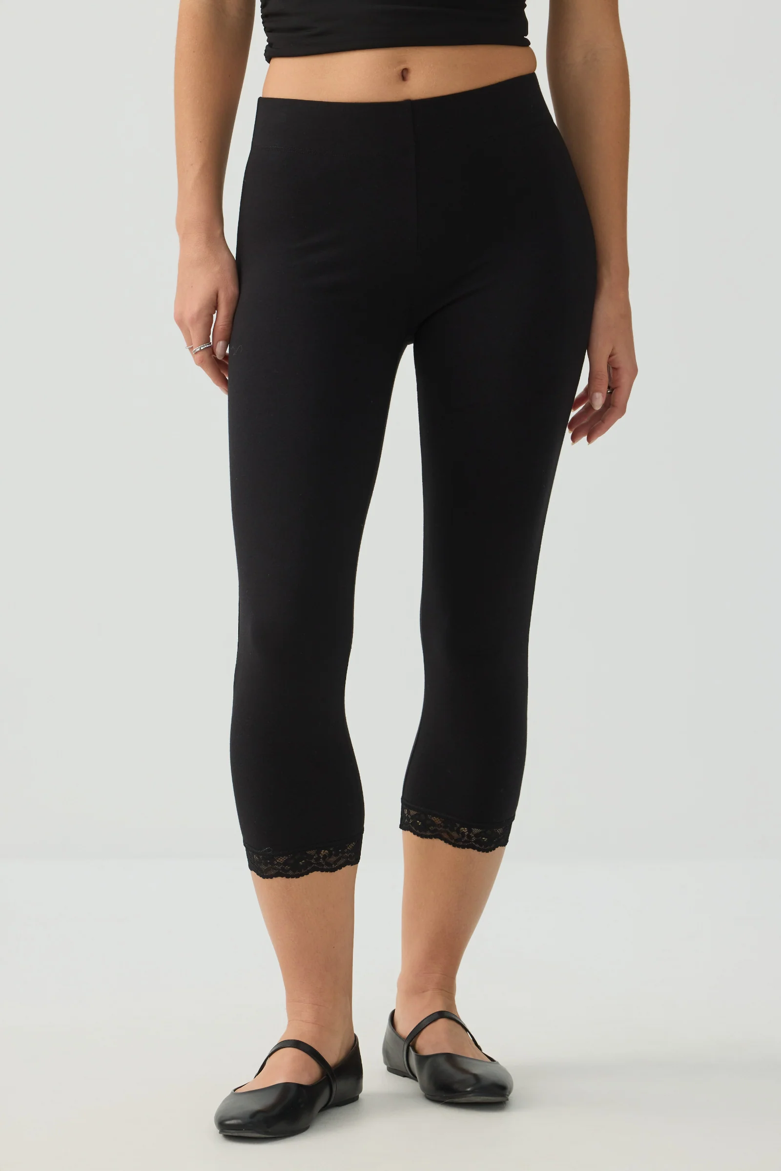 Lace Trim 3/4 Leggings - Image 2