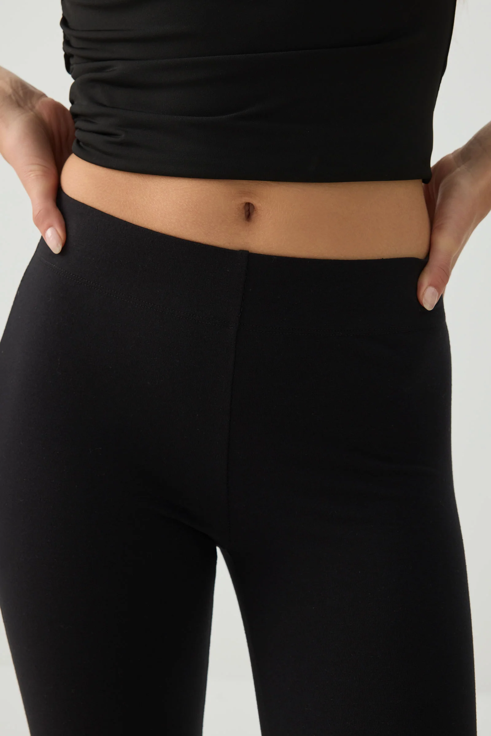 Lace Trim 3/4 Leggings - Image 3