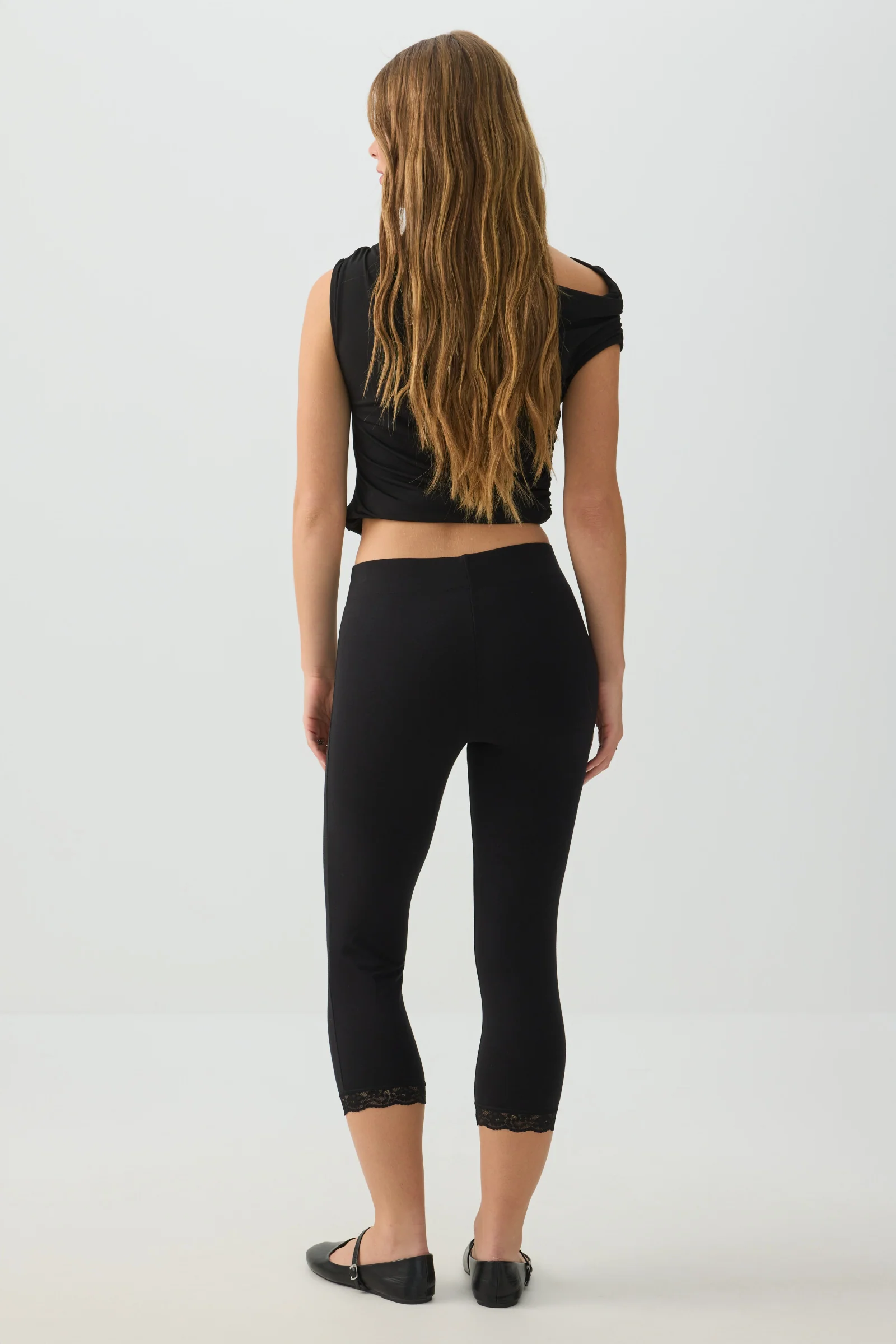 Lace Trim 3/4 Leggings - Image 4