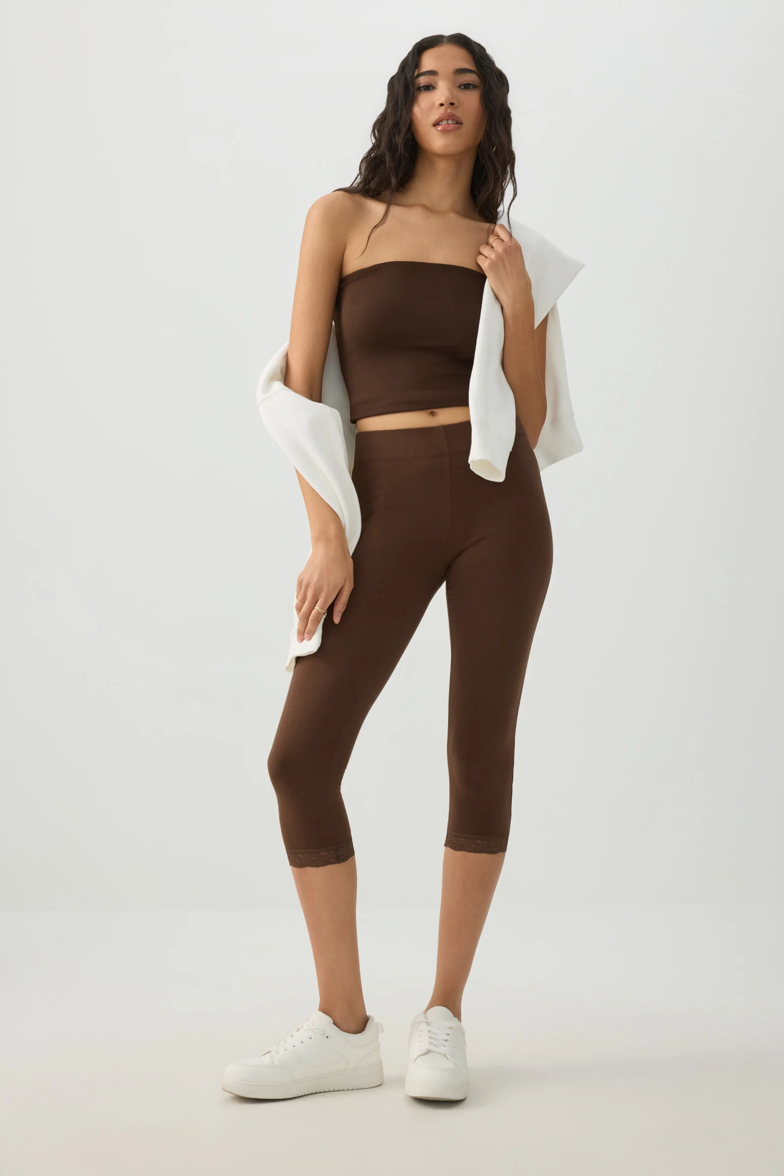 Lace Trim 3/4 Leggings