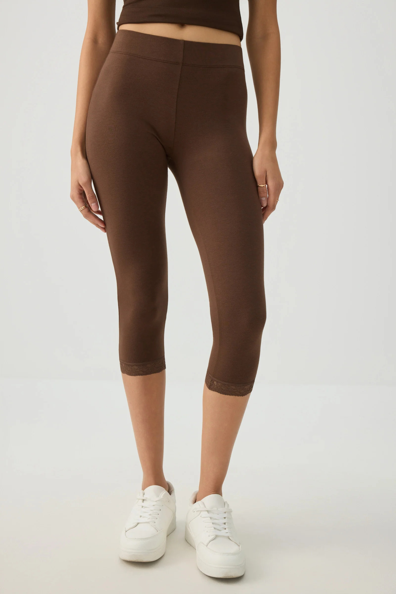 Lace Trim 3/4 Leggings - Image 2