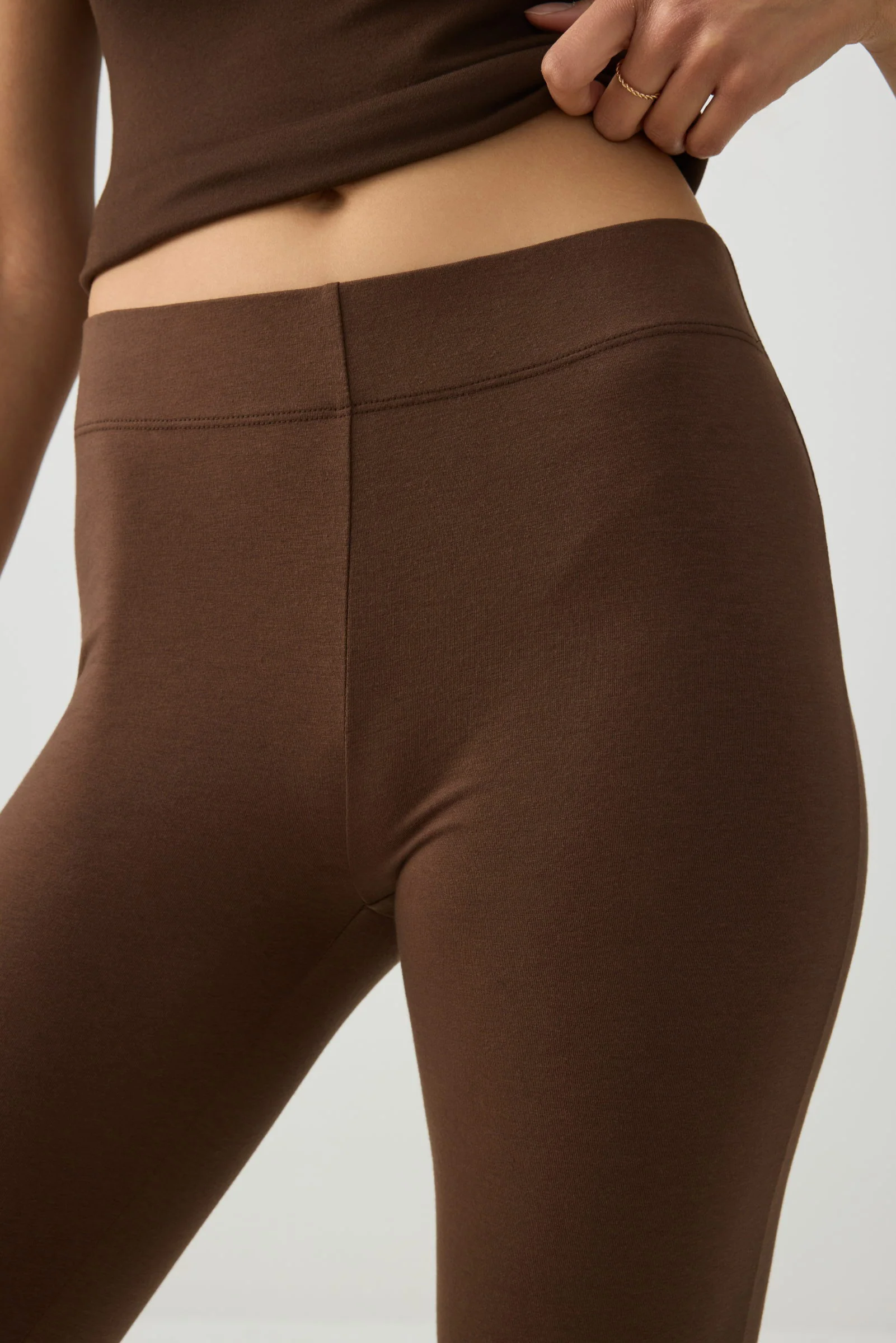 Lace Trim 3/4 Leggings - Image 3