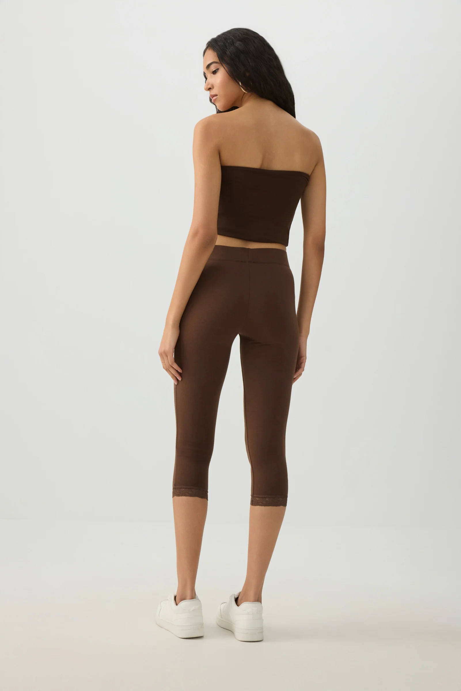 Lace Trim 3/4 Leggings - Image 4