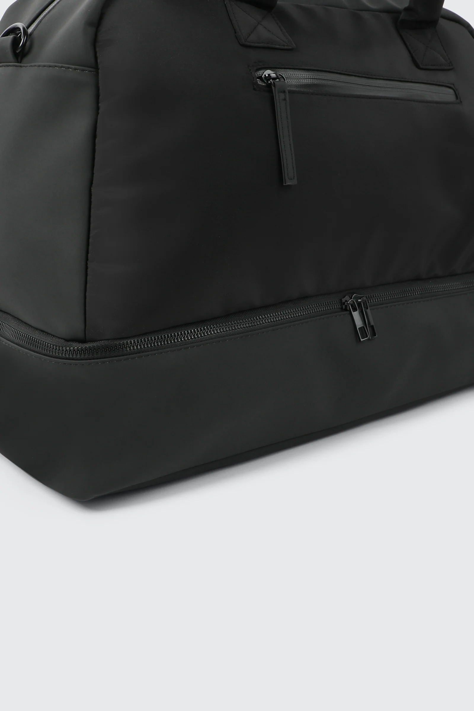 Medium Gym Bag with Detachable Shoulder Strap - Image 4