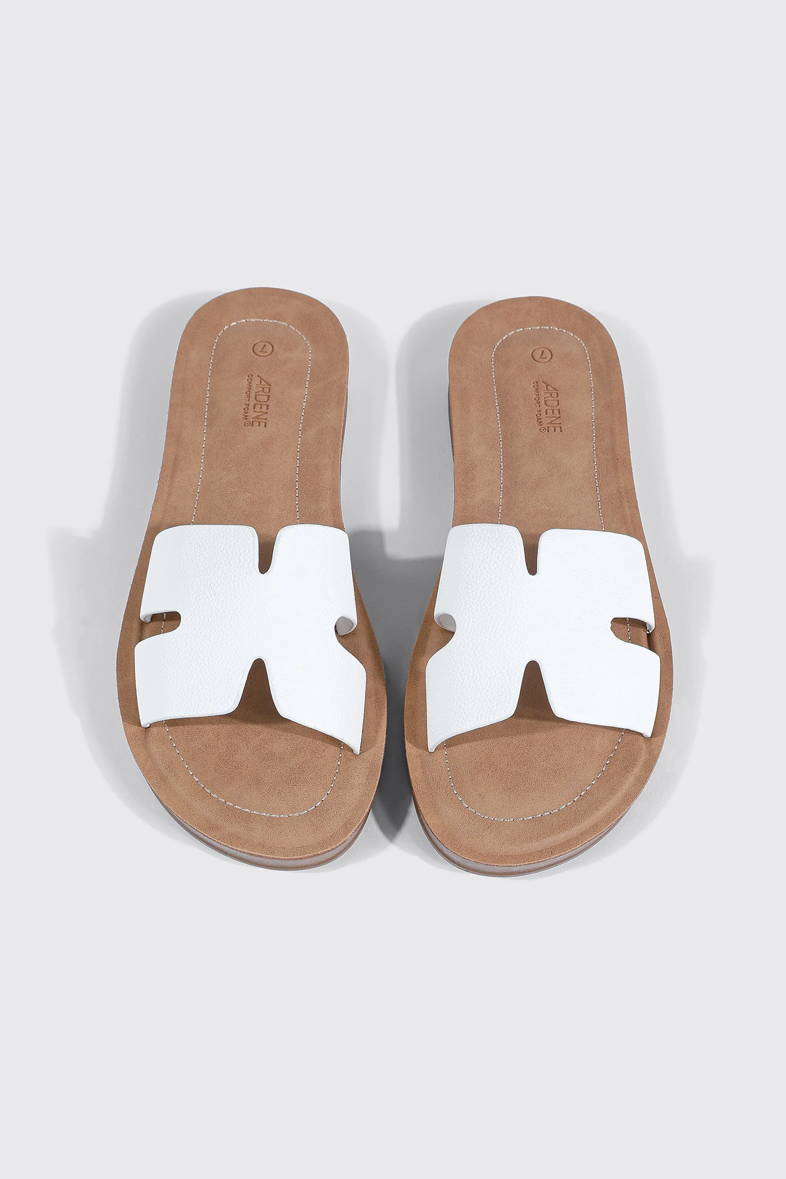 One Band Flat Sandals - Image 4