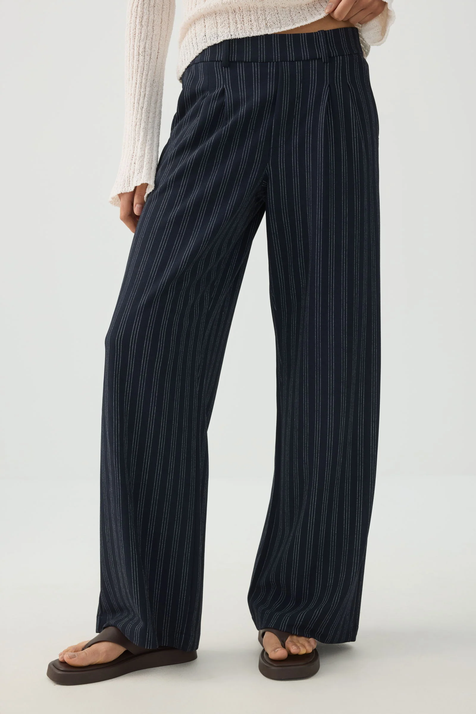 Pleated Pull On Wide Leg Trouser - Image 2