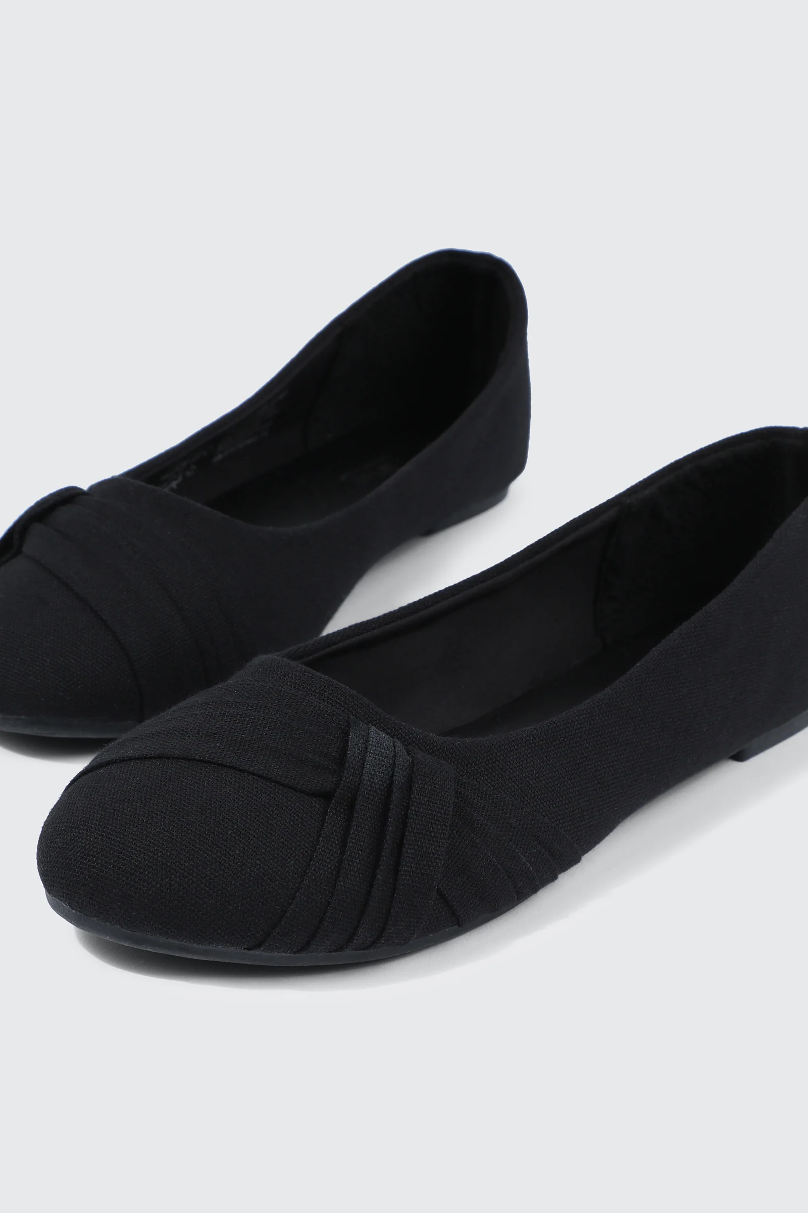 Pleated Round Toe Ballet Flats - Image 2