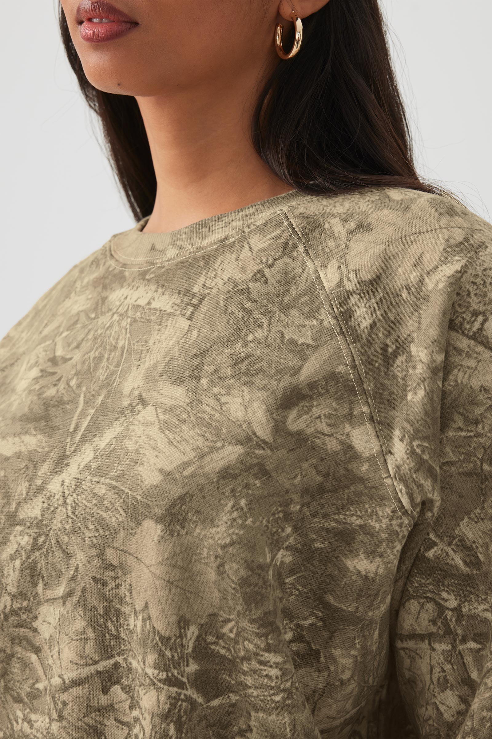 Printed Raglan Crew Neck Sweatshirt - Image 3