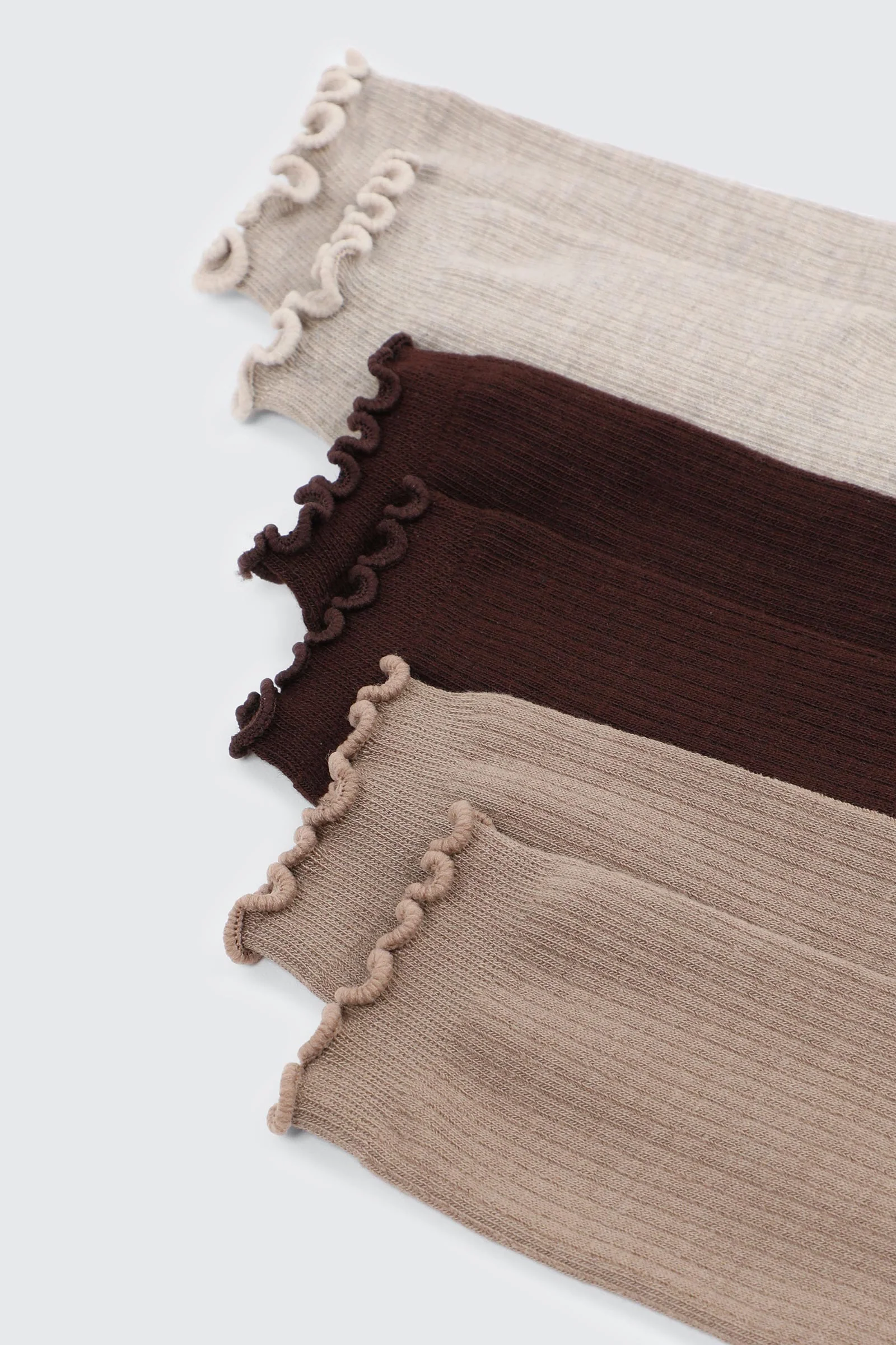 Ribbed Scalloped Edge Crew Socks - Image 2