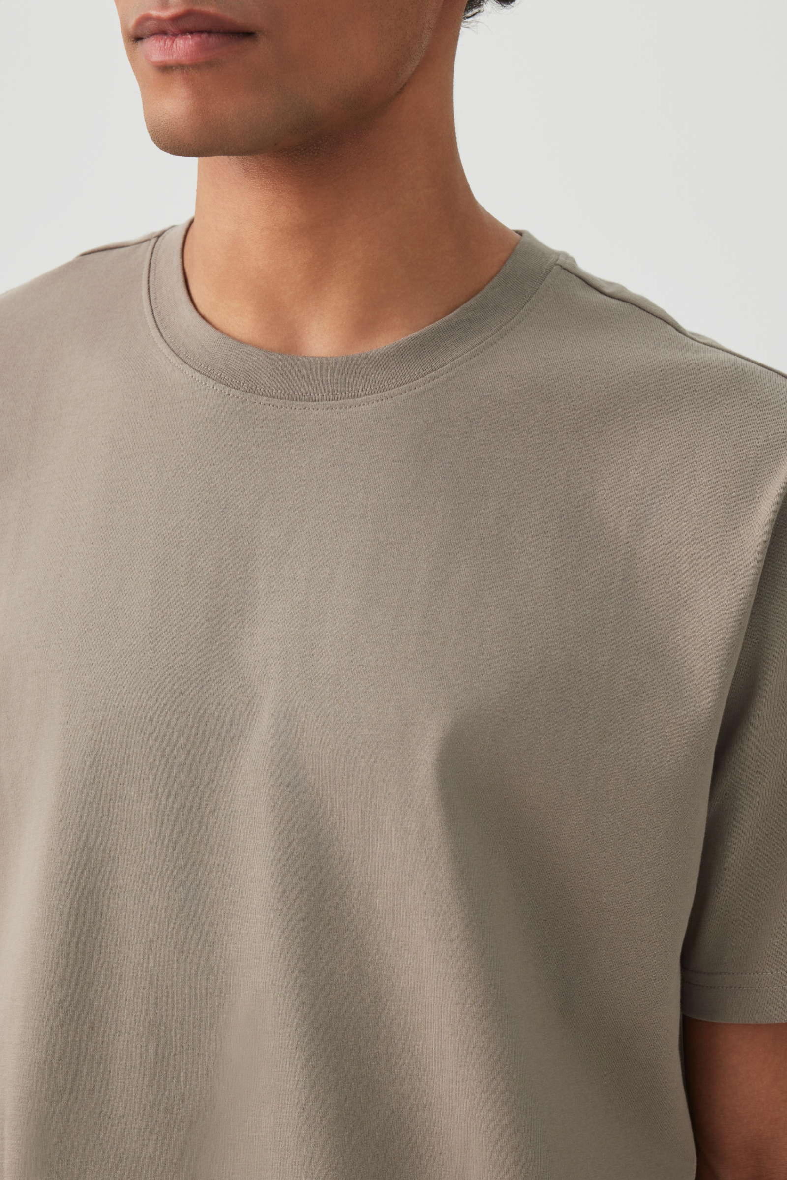 Short Sleeve Crew Neck T-Shirt - Image 3