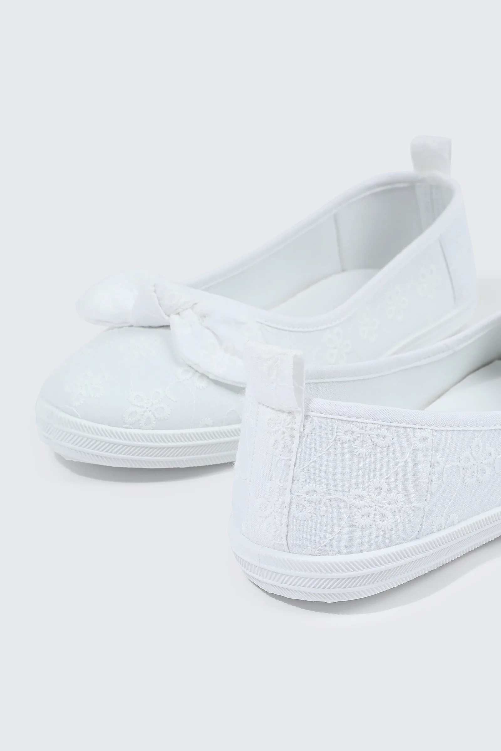 Slip On Sneakers with Bow - Image 3