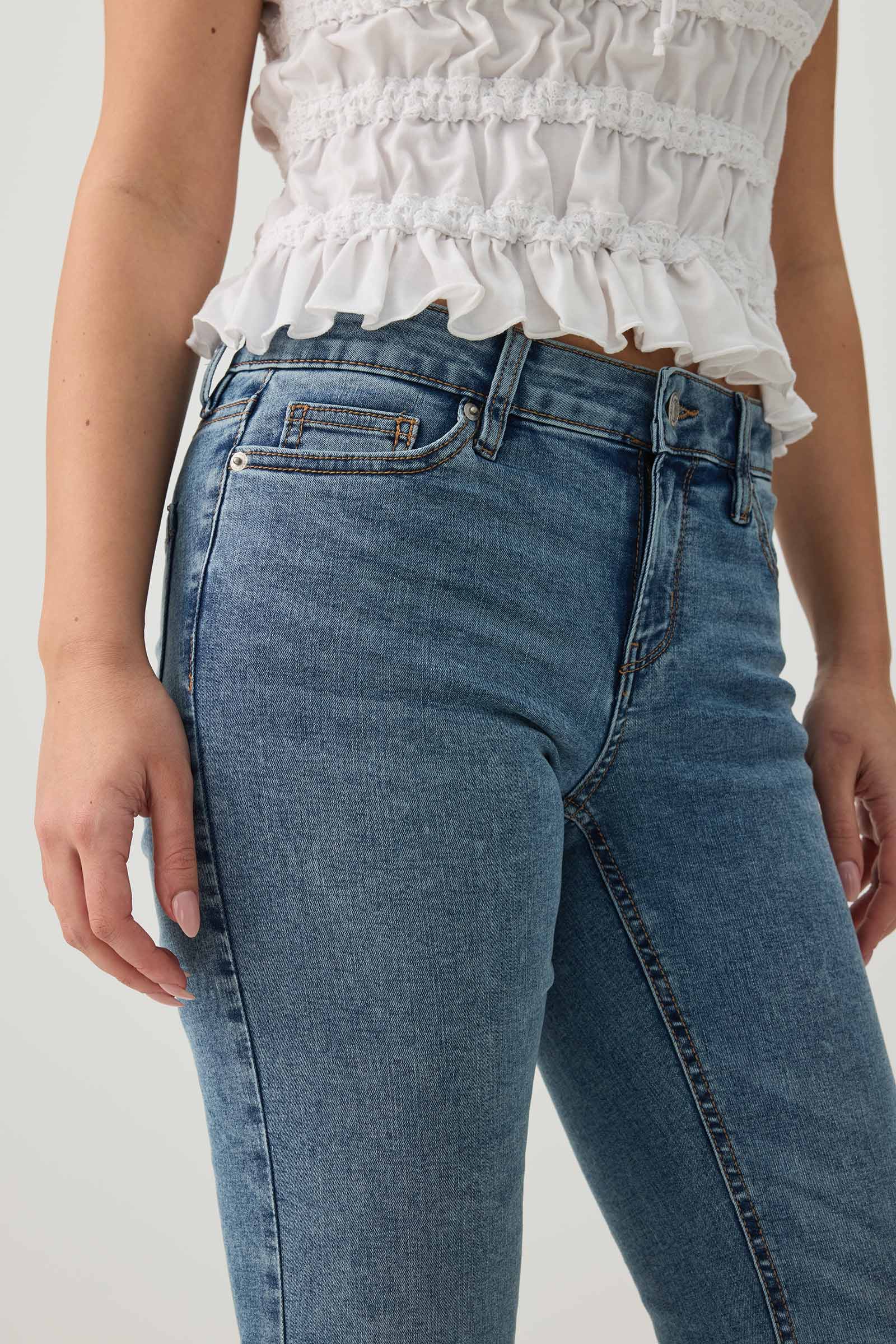 The Idol Fit Low Rise Flare Jean - Image 3