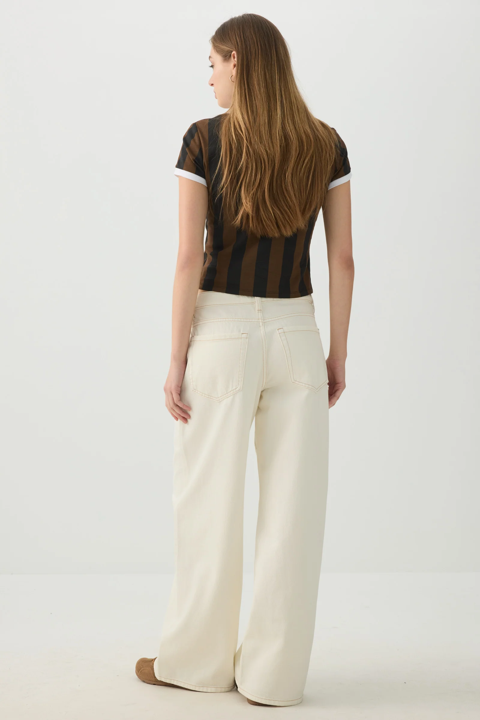 The Off-Duty Low Rise Wide Leg Jean - Image 5
