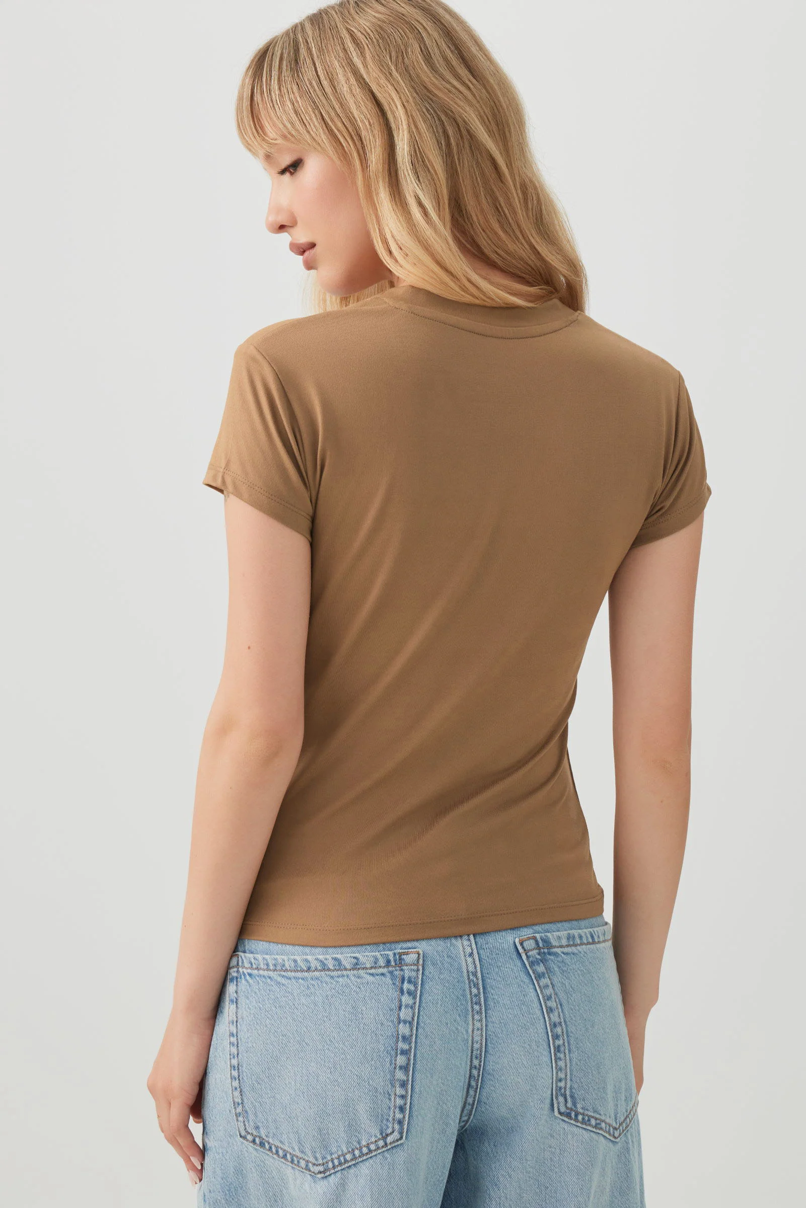 V-Neck Cropped T-Shirt - Image 4