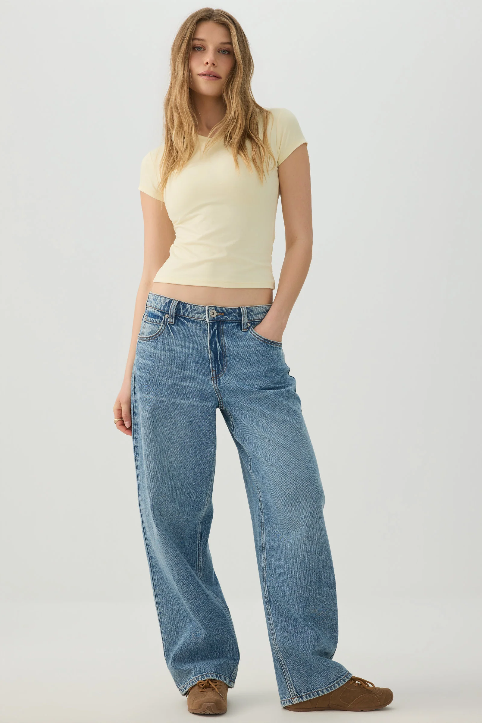 V-Neck Cropped T-Shirt - Image 3