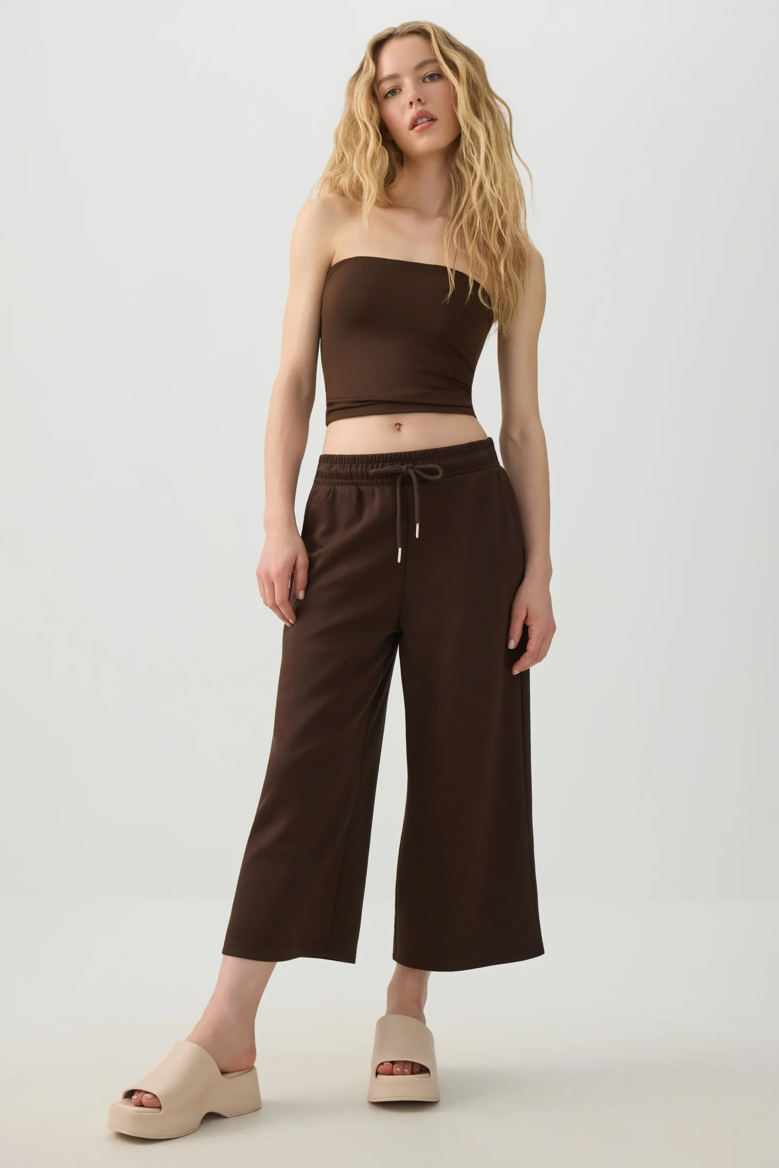Wide Leg Pull On Capris