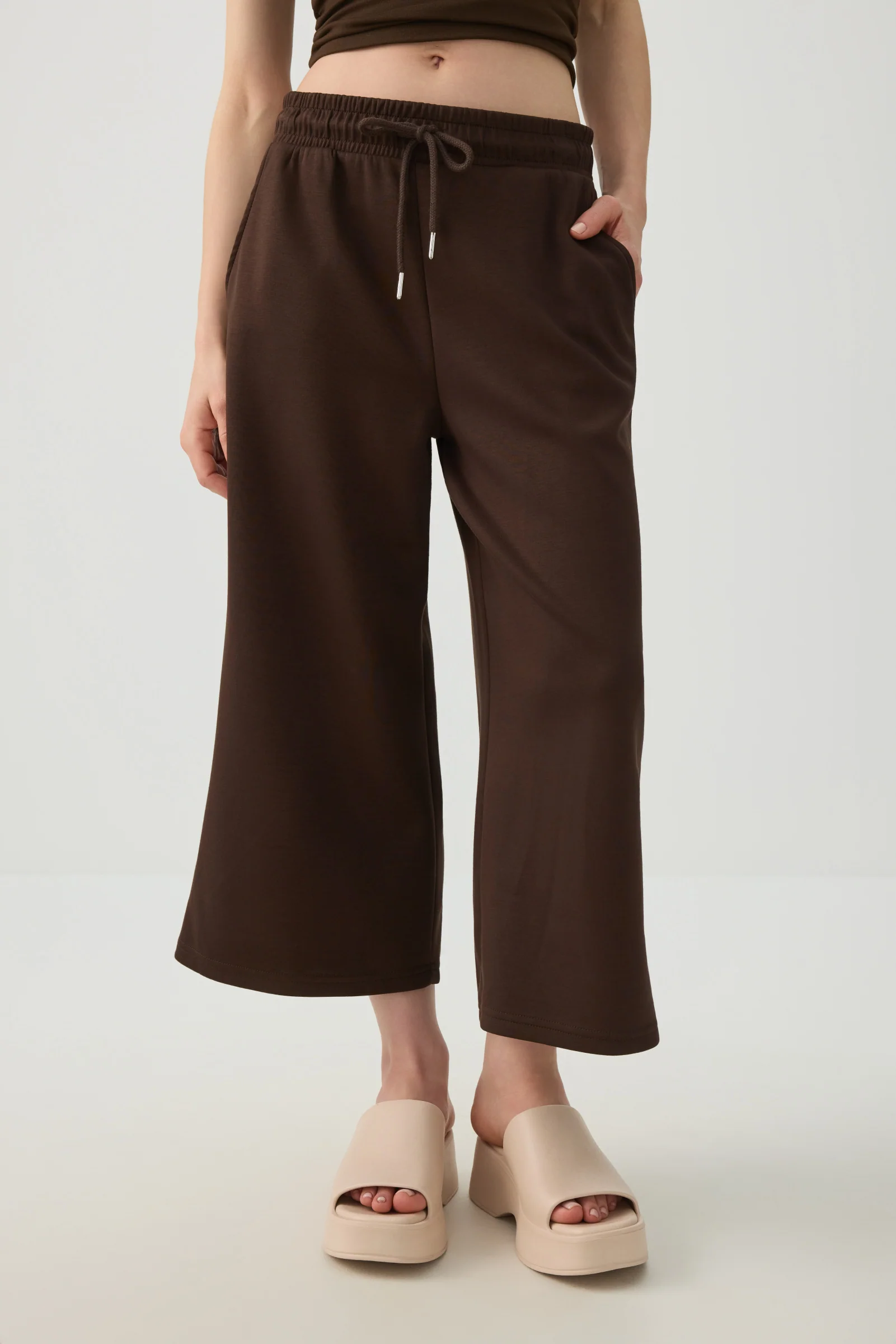 Wide Leg Pull On Capris - Image 2